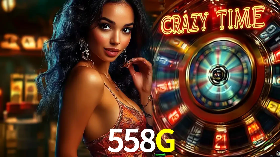Mulher elegante ao lado da vibrante roda da fortuna do jogo de cassino ao vivo Crazy Time, um dos game shows mais populares e cheios de prêmios do 558G.